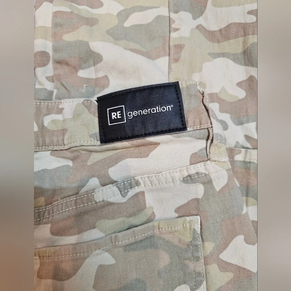 REgeneration by Celebrity Pink Women’s Camo Pants 3/26 Mid Rise Straight Leg